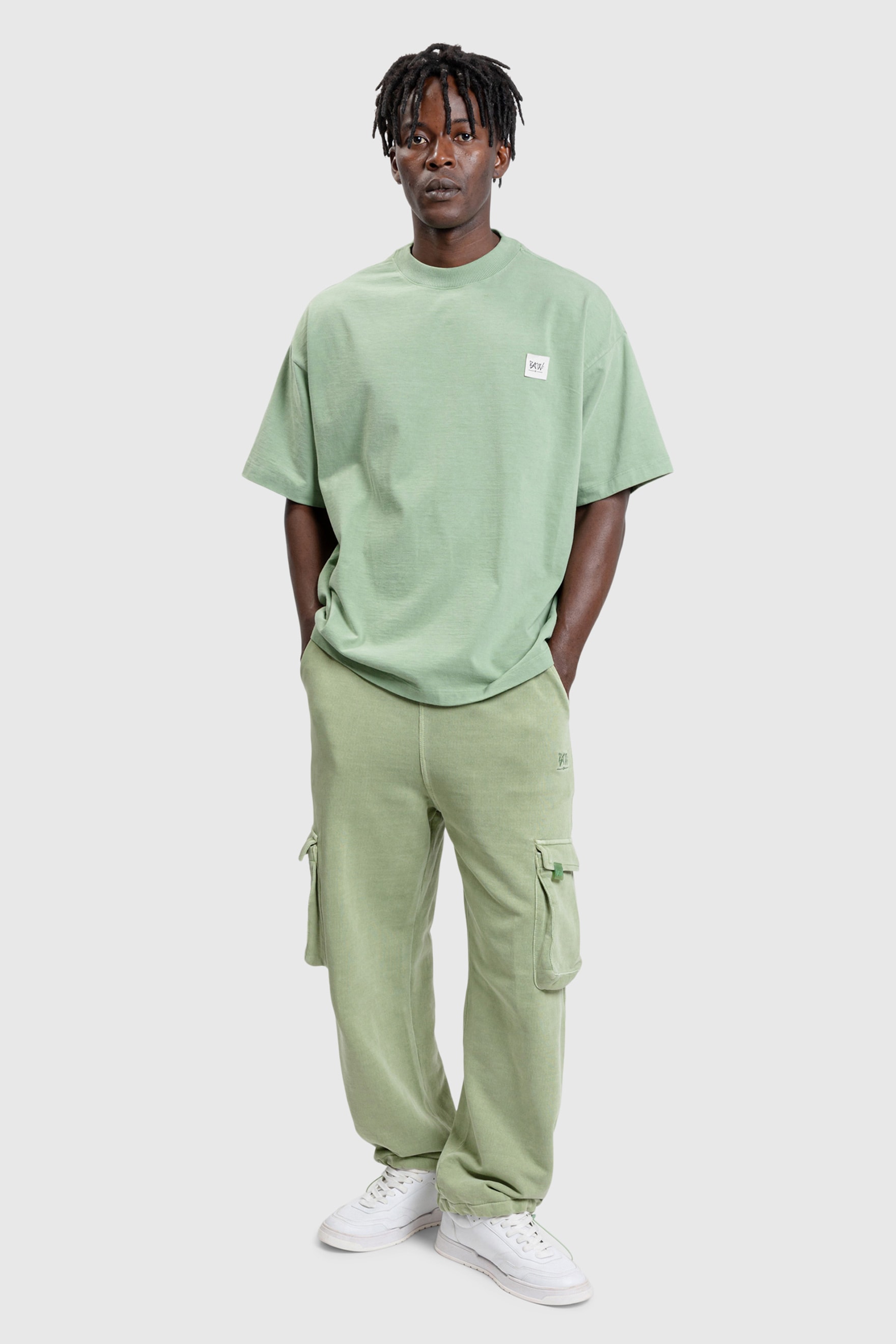 CAMISETA NEW OVER PREMIUM ESSENTIALS