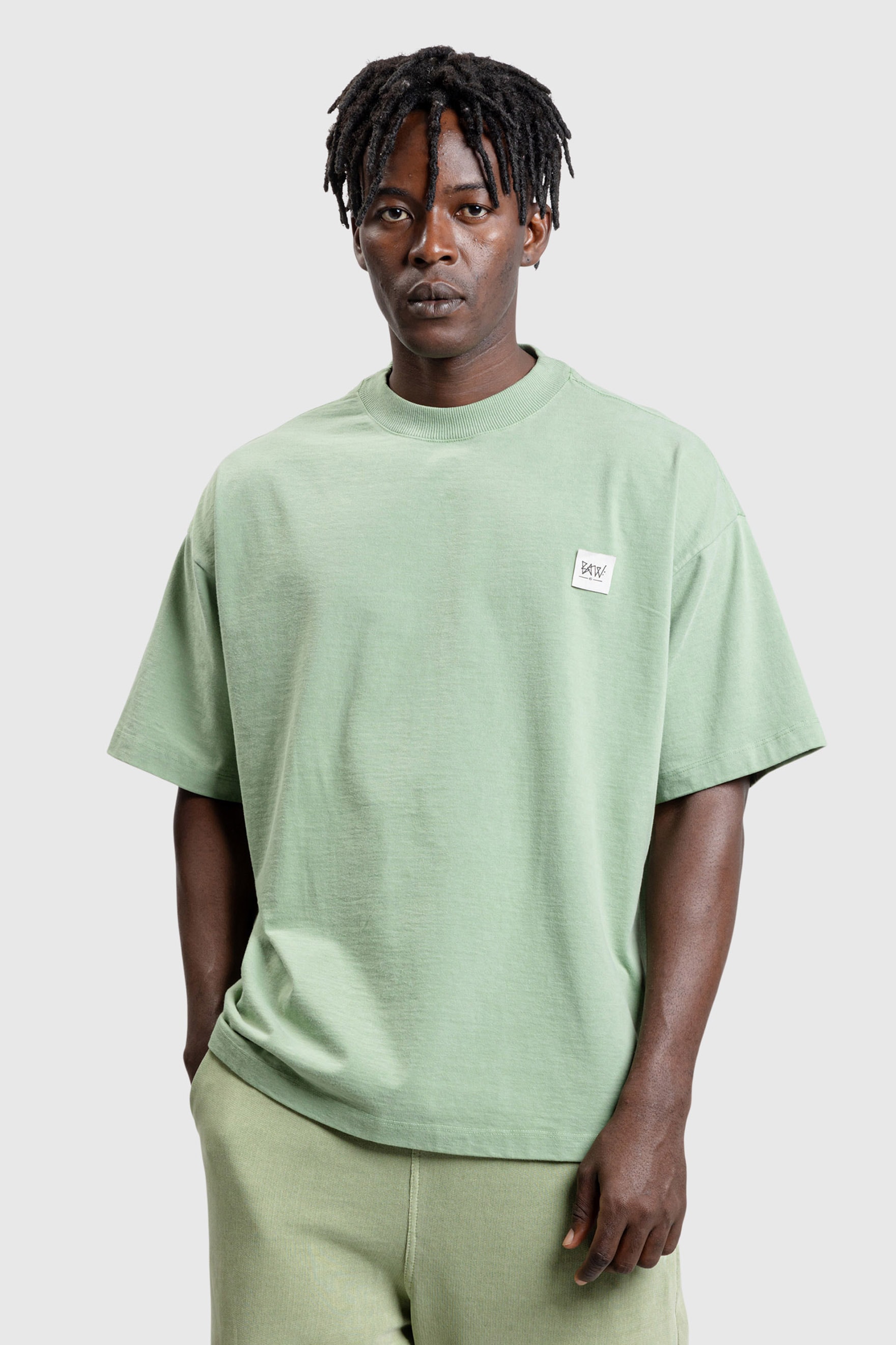 CAMISETA NEW OVER PREMIUM ESSENTIALS